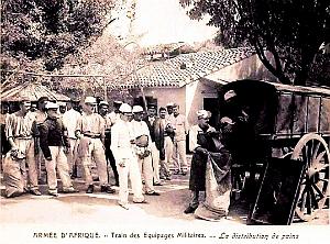 Armee d'Afrique - Train des equipages - Distribution de Pains